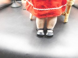 lulu red shoes
